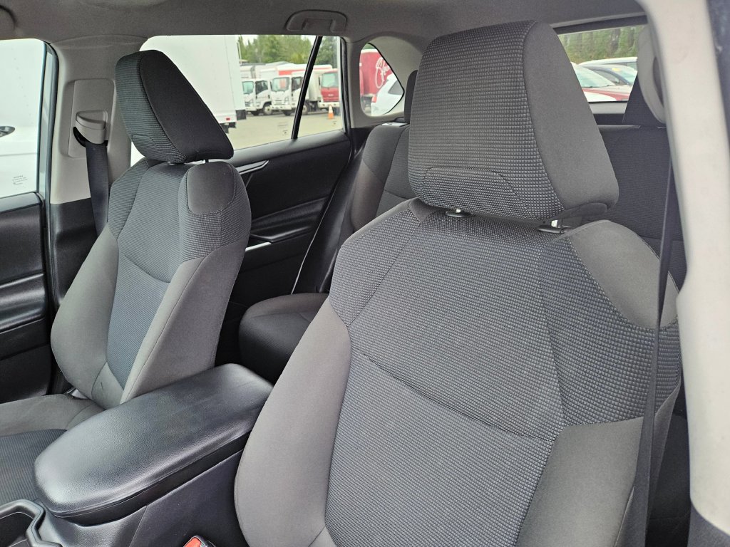 Used 2022 Toyota RAV4 LE AWD/4WD image 18