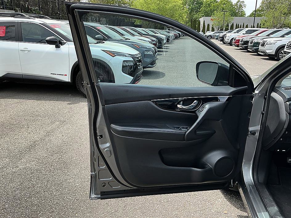 Used 2017 Nissan Rogue Sport SL image 11