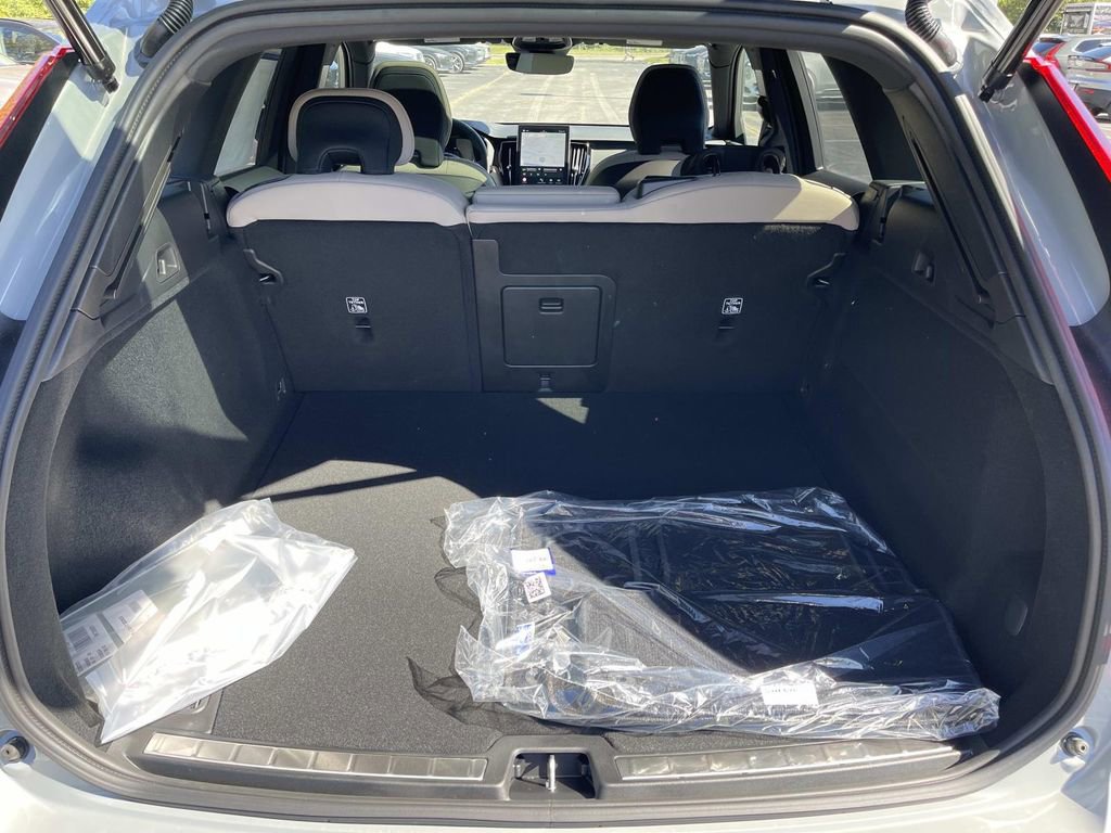 New 2026 Volvo XC60 B5 Plus w/ Climate Package image 12