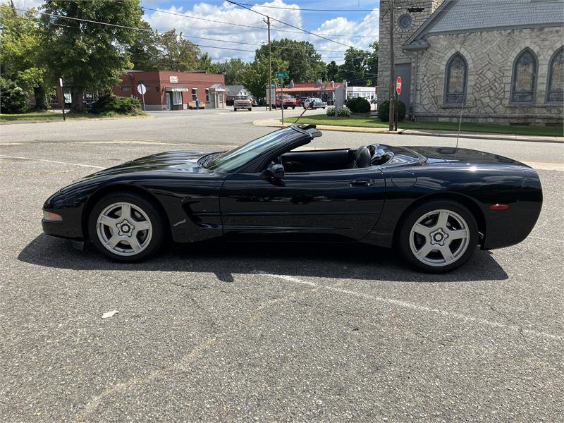 Used 1998 Chevrolet Corvette Convertible image 2