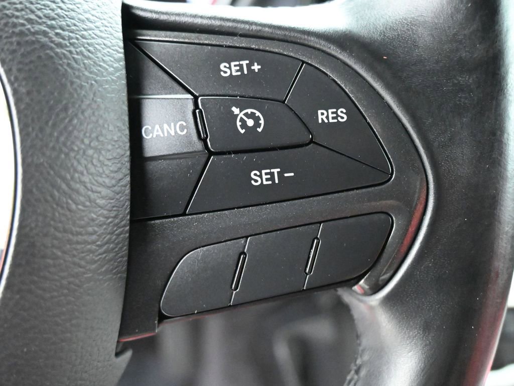 Used 2016 Dodge Challenger SXT image 6