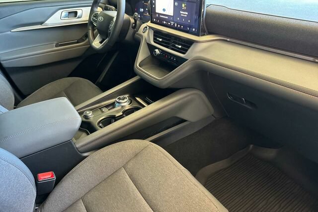 Used 2025 Ford Explorer Active RWD image 17