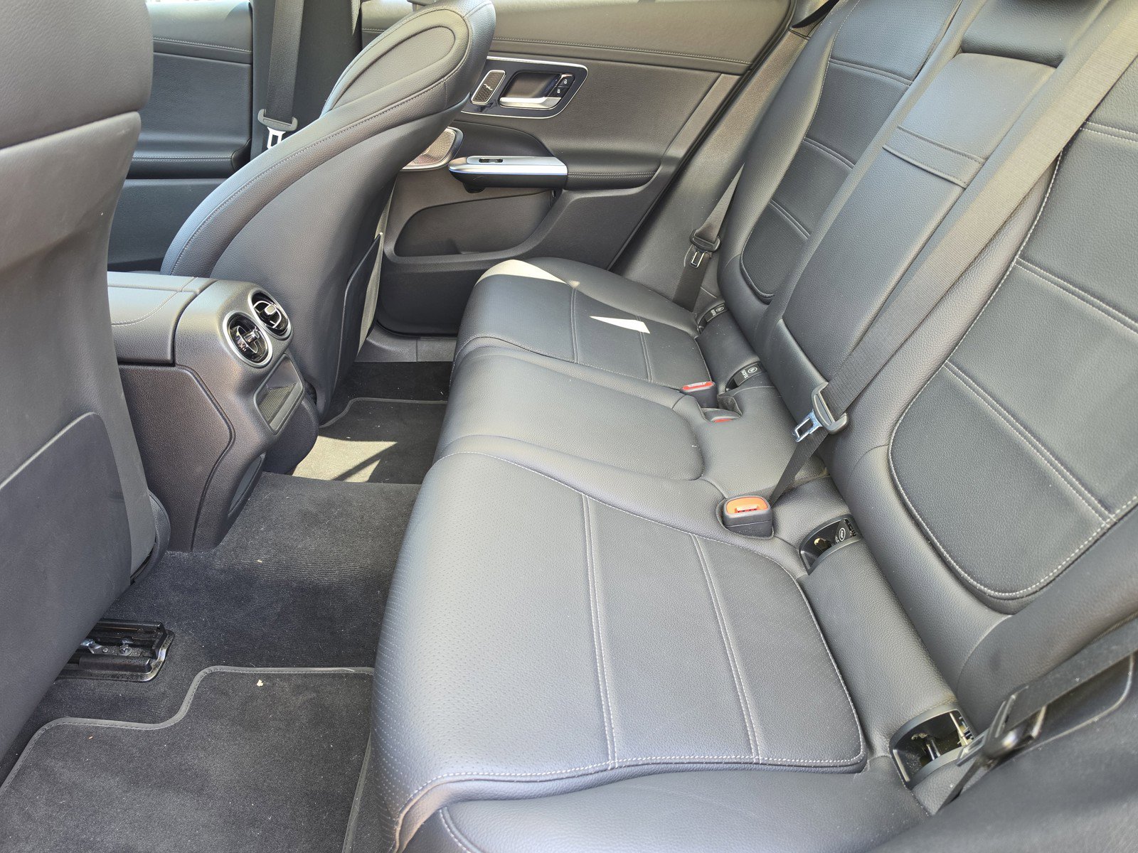 Used 2023 Mercedes-Benz GLC 300 4MATIC image 12