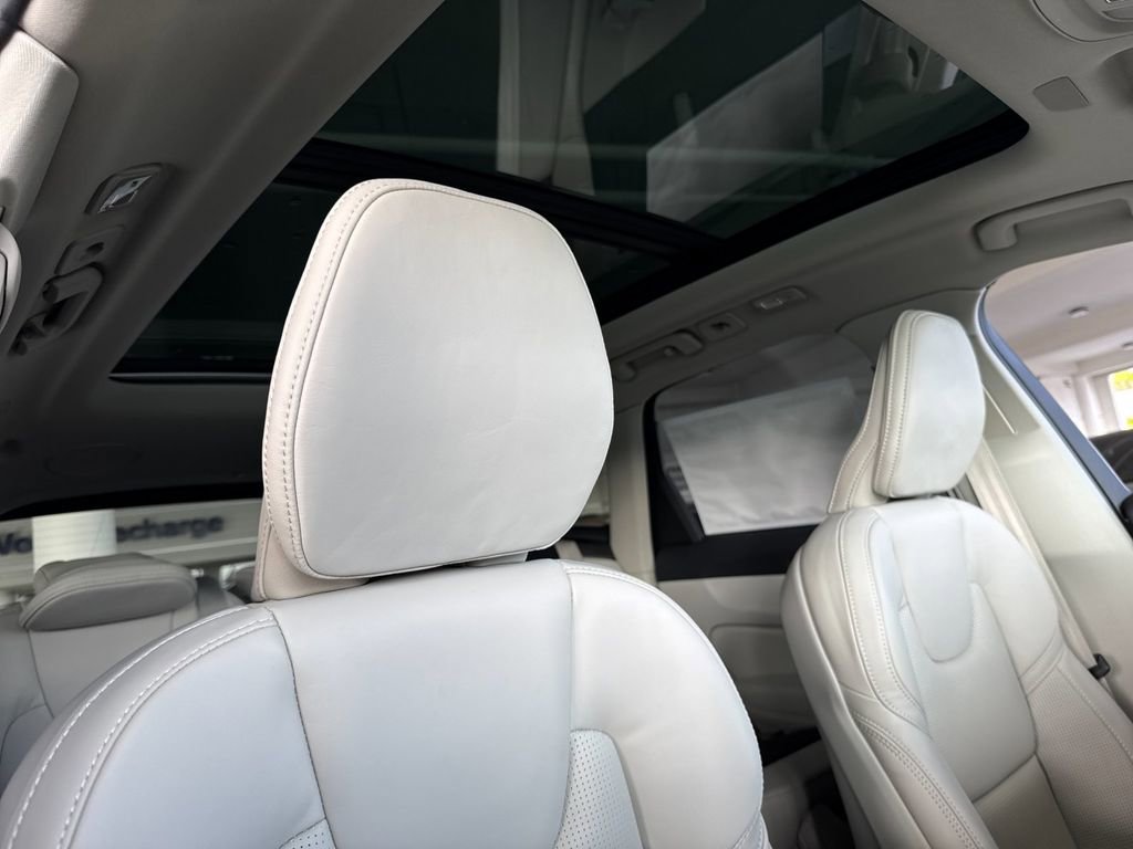 New 2026 Volvo XC60 T8 Ultra w/ Climate Package image 16