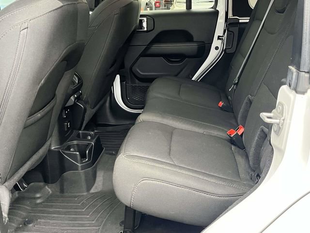 Used 2022 Jeep Wrangler Unlimited Sahara w/ Cold Weather Group image 15