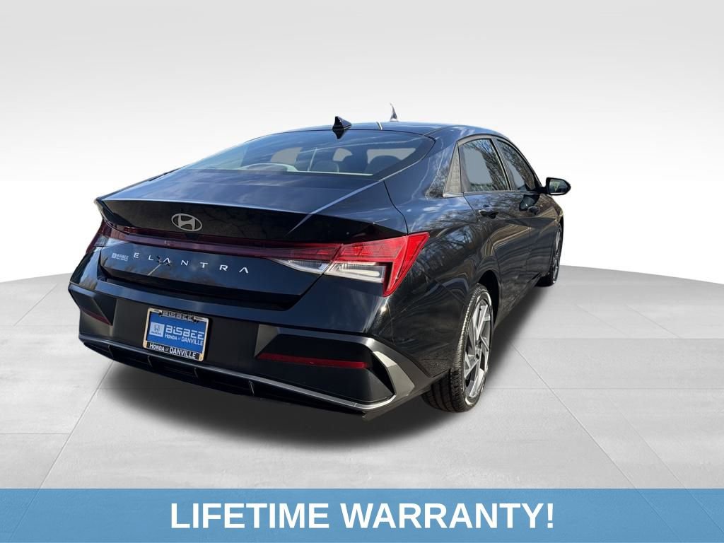Used 2025 Hyundai Elantra SEL image 4