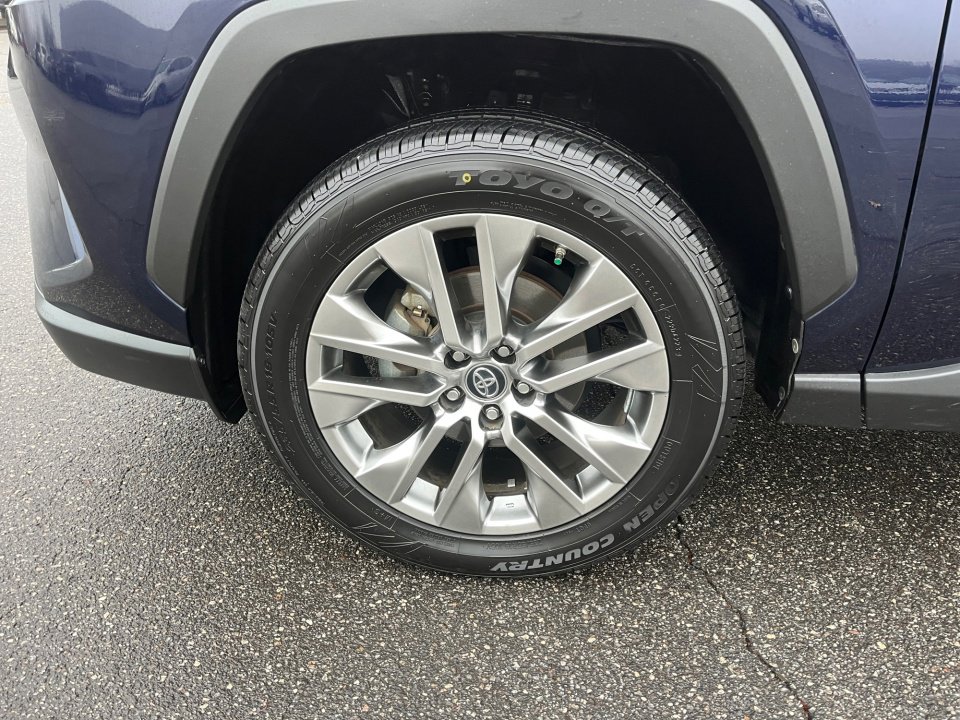 Used 2019 Toyota RAV4 XLE Premium w/ Phone Cable & Charge Package image 28