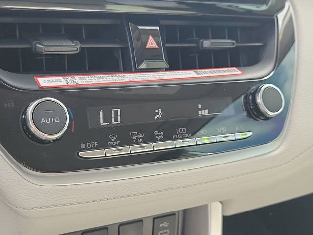 Used 2025 Toyota Corolla Cross LE image 28