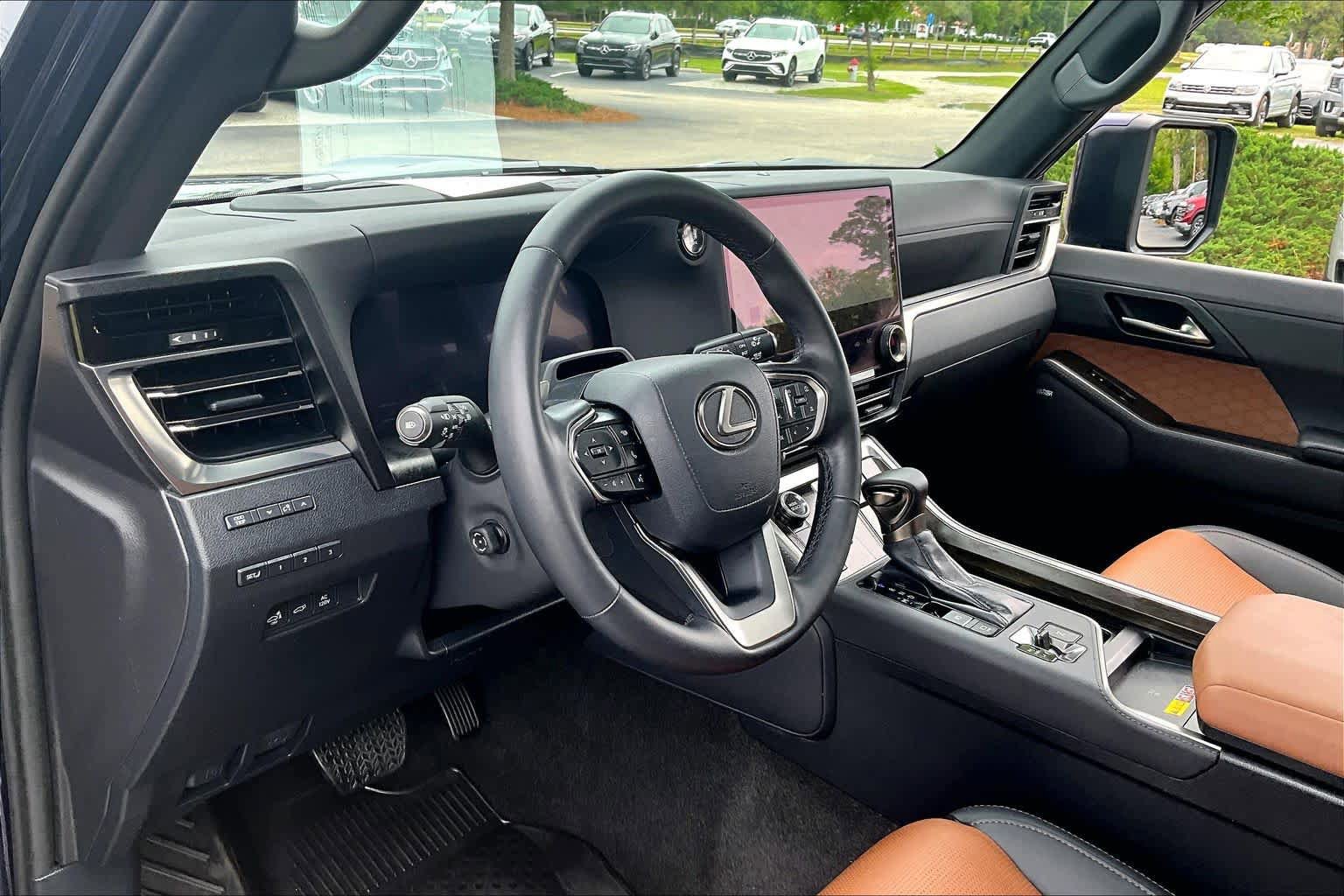 Used 2025 Lexus GX 550 w/ Accessory Package (2T) AWD/4WD image 18