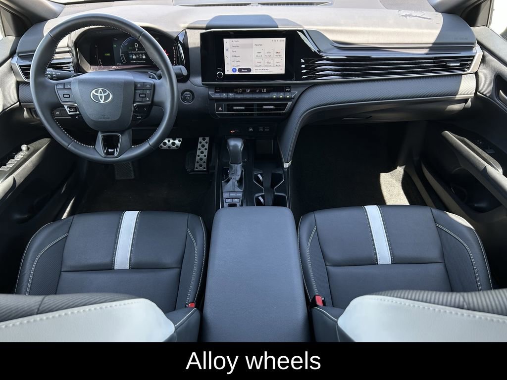 Used 2025 Toyota Camry SE image 11