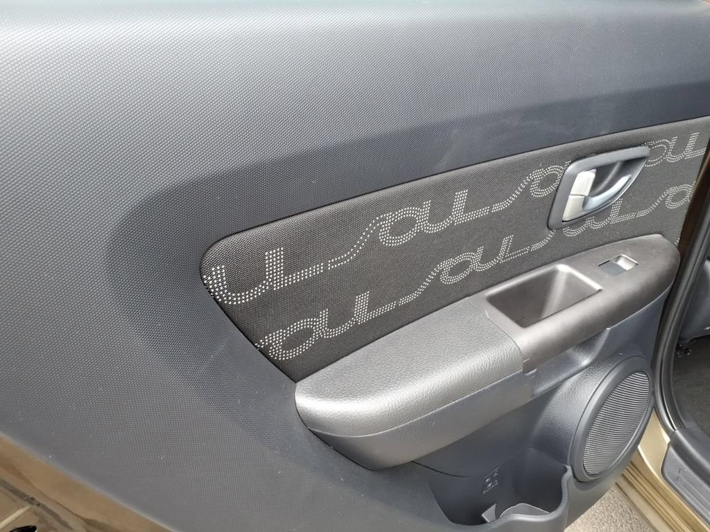 Used 2012 Kia Soul + FWD image 14