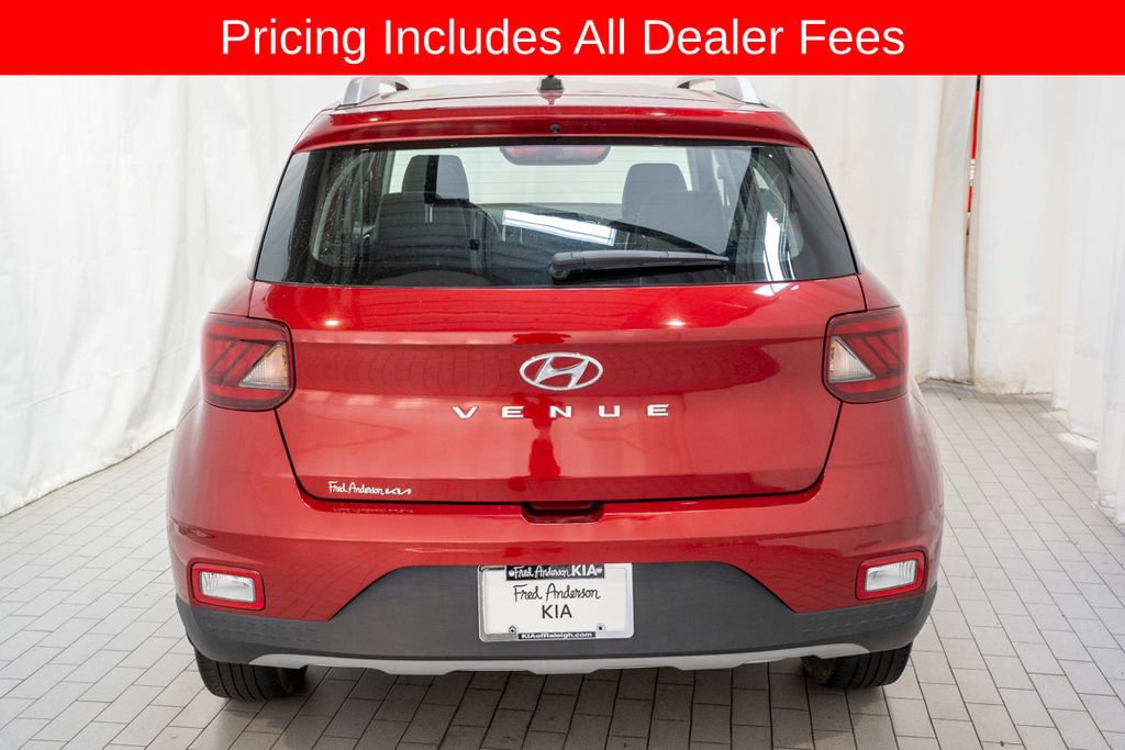 Used 2024 Hyundai Venue Limited FWD image 4