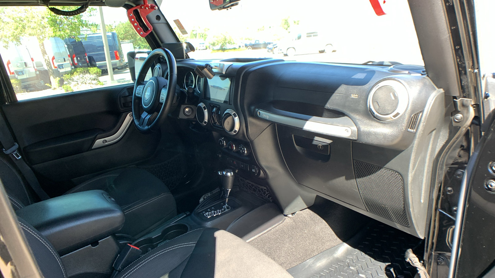 Used 2015 Jeep Wrangler Unlimited Sahara w/ Connectivity Group AWD/4WD image 25