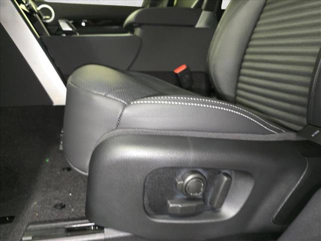 New 2026 Land Rover Discovery S AWD/4WD image 28