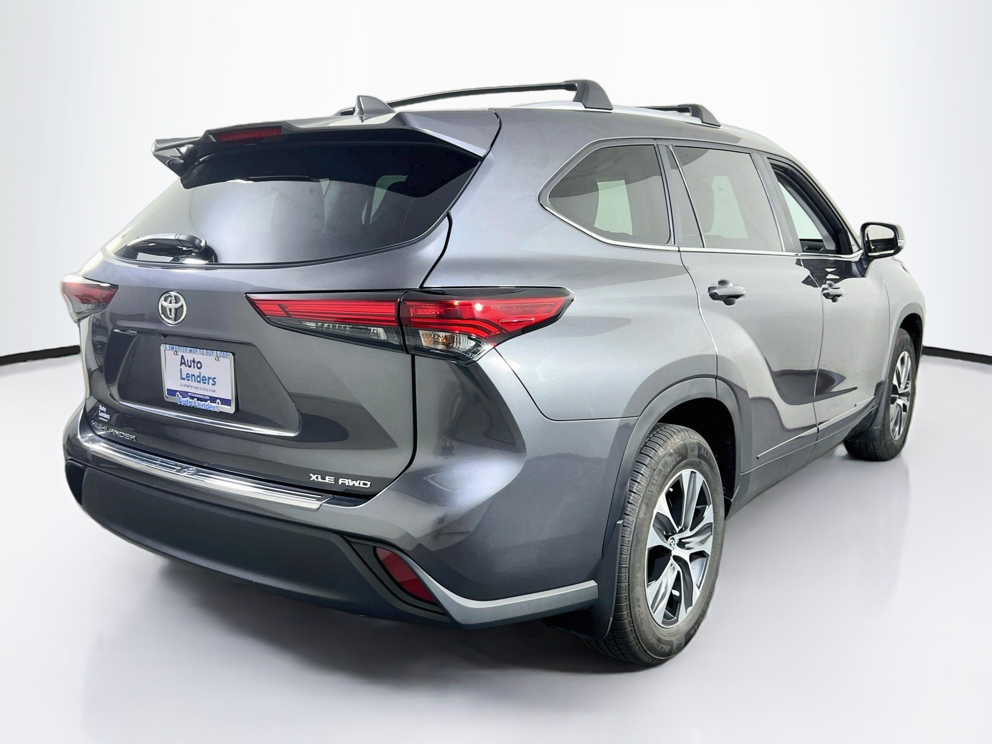 Used 2023 Toyota Highlander XLE AWD/4WD image 5