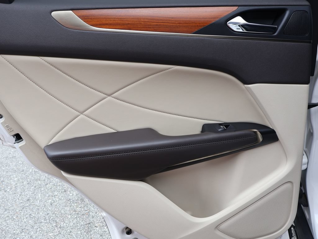 Used 2019 Lincoln MKC Select w/ Select Plus Package FWD image 16