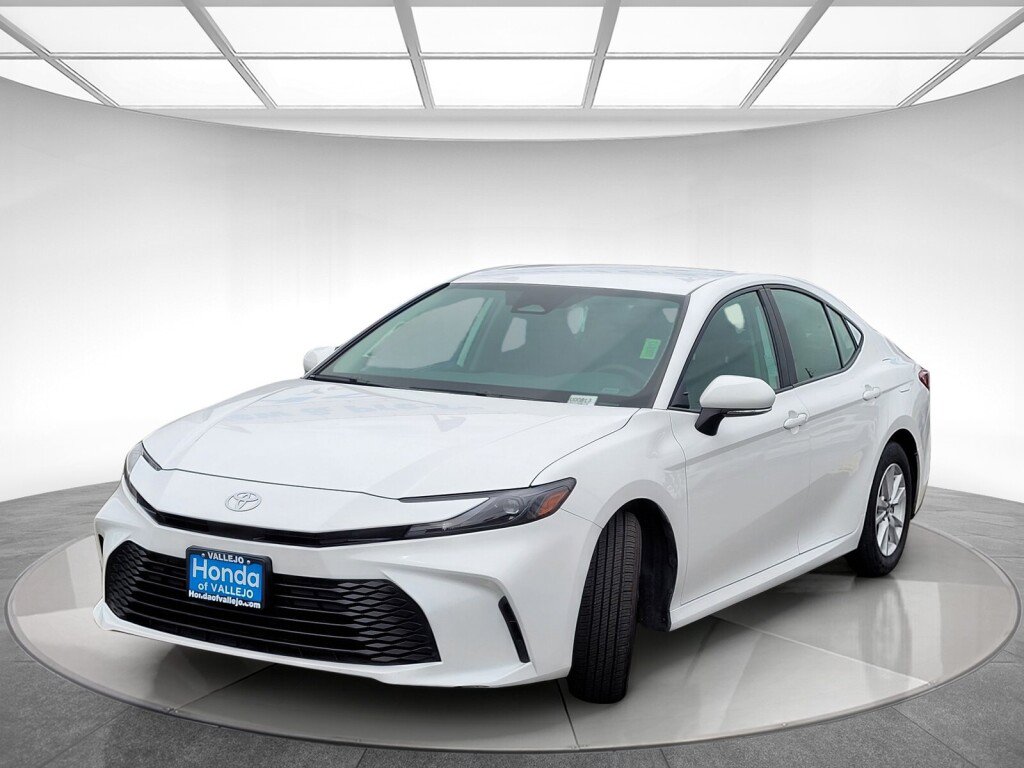 Used 2025 Toyota Camry LE FWD image 7