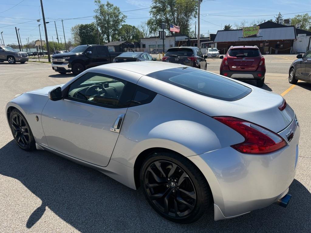 Used 2015 Nissan 370Z Coupe RWD image 6