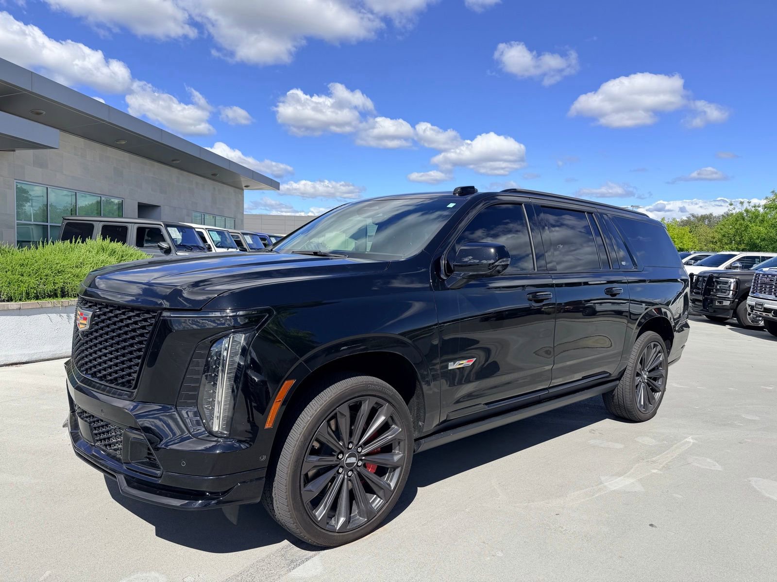 Used 2025 Cadillac Escalade ESV V image 4