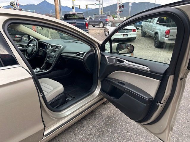 Used 2018 Ford Fusion S image 23