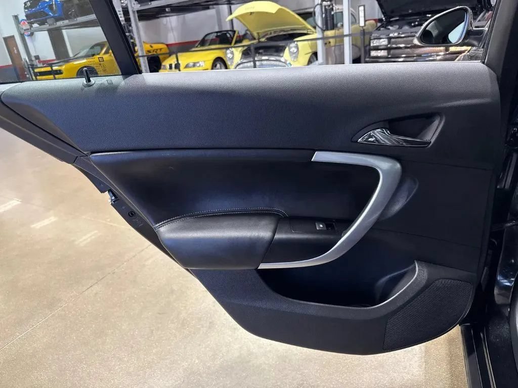 Used 2017 Buick Regal Sport Touring FWD image 17