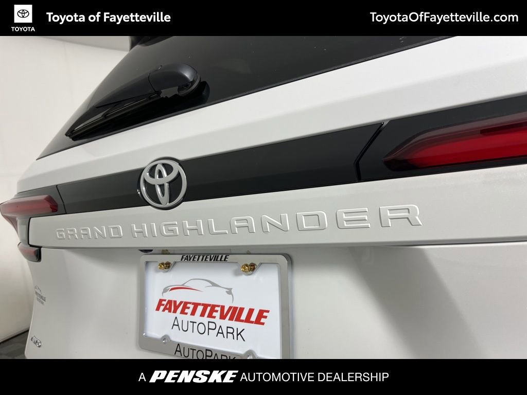 Certified 2025 Toyota Grand Highlander AWD image 3