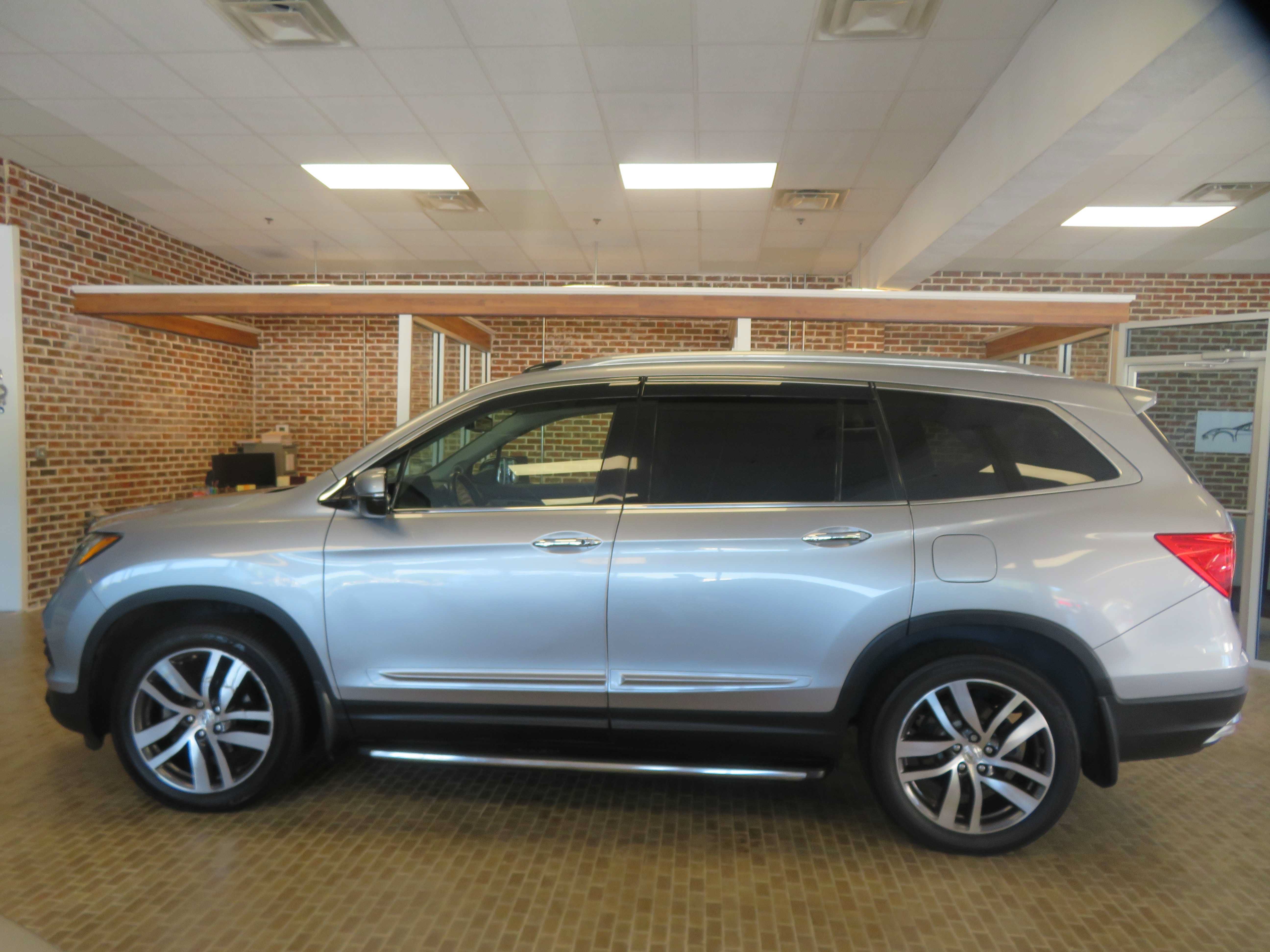 Used 2017 Honda Pilot Touring image 78