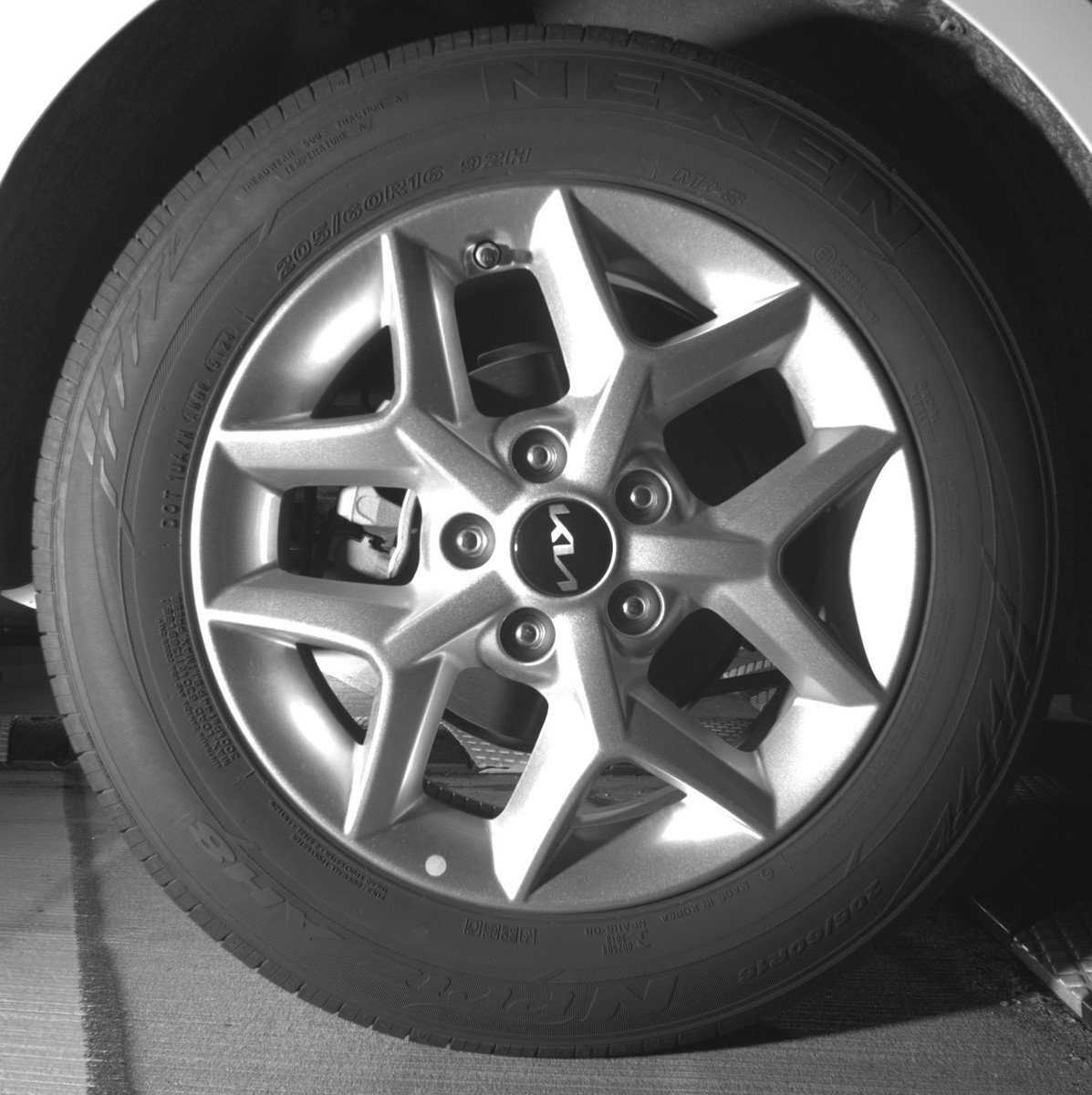 Used 2025 Kia Soul LX w/ LX Technology Package FWD image 15