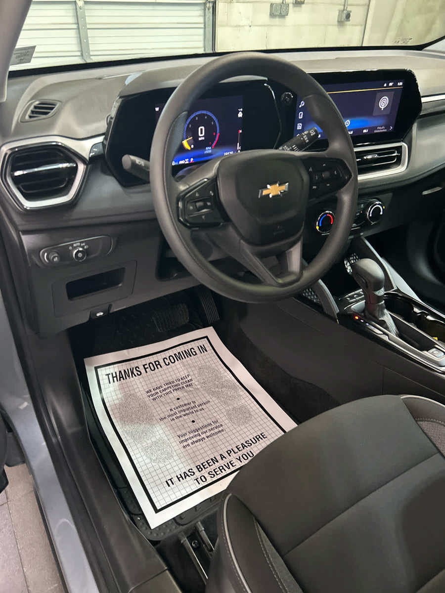 Used 2025 Chevrolet TrailBlazer LS w/ LS Convenience Package AWD/4WD image 8