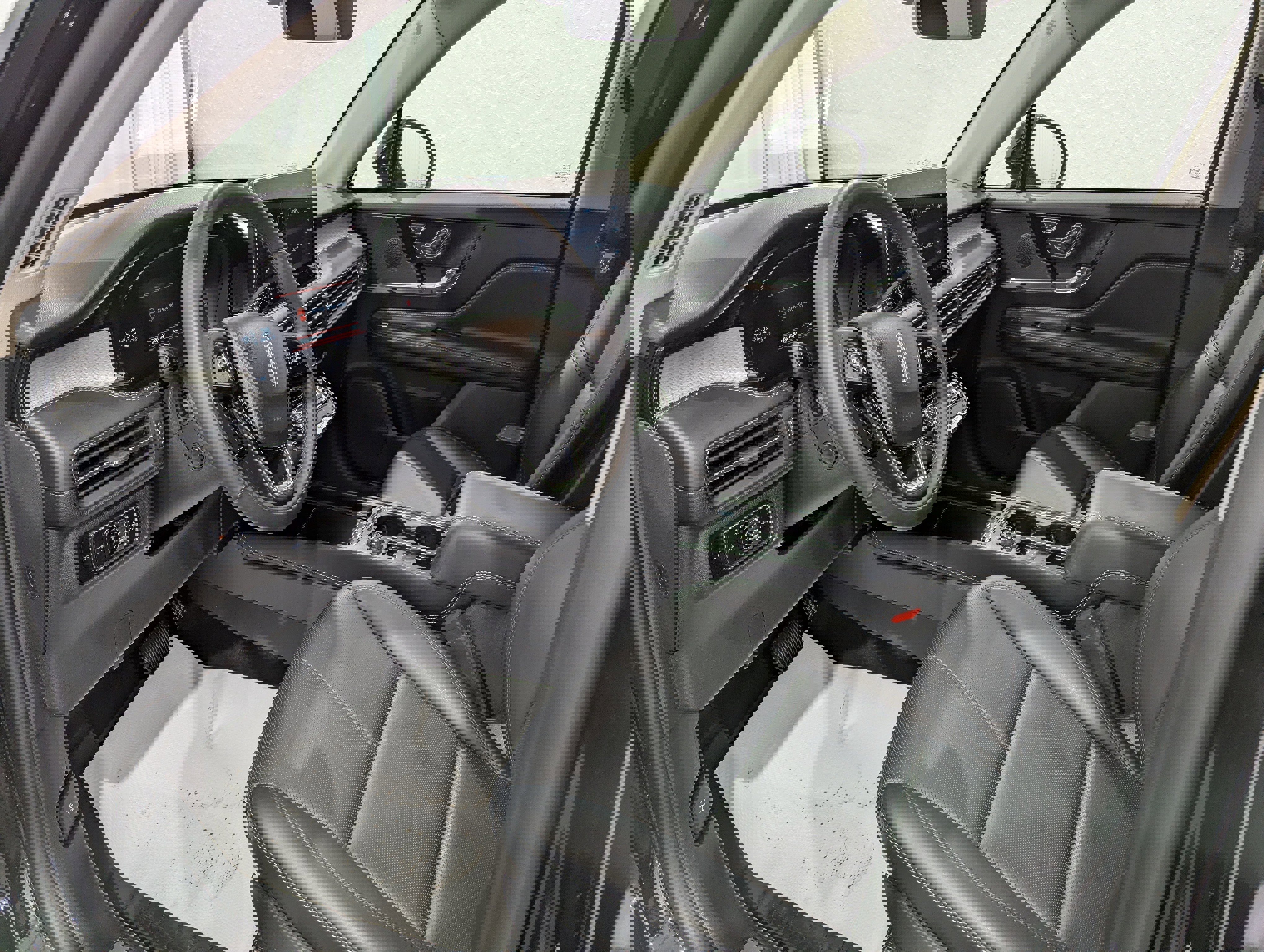 Used 2025 Lincoln Corsair AWD w/ Equipment Group 101A image 13