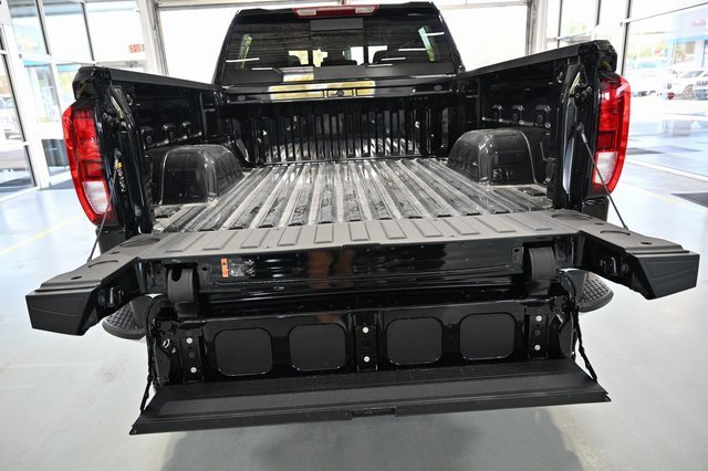New 2026 GMC Sierra 1500 SLE w/ Preferred Package image 9