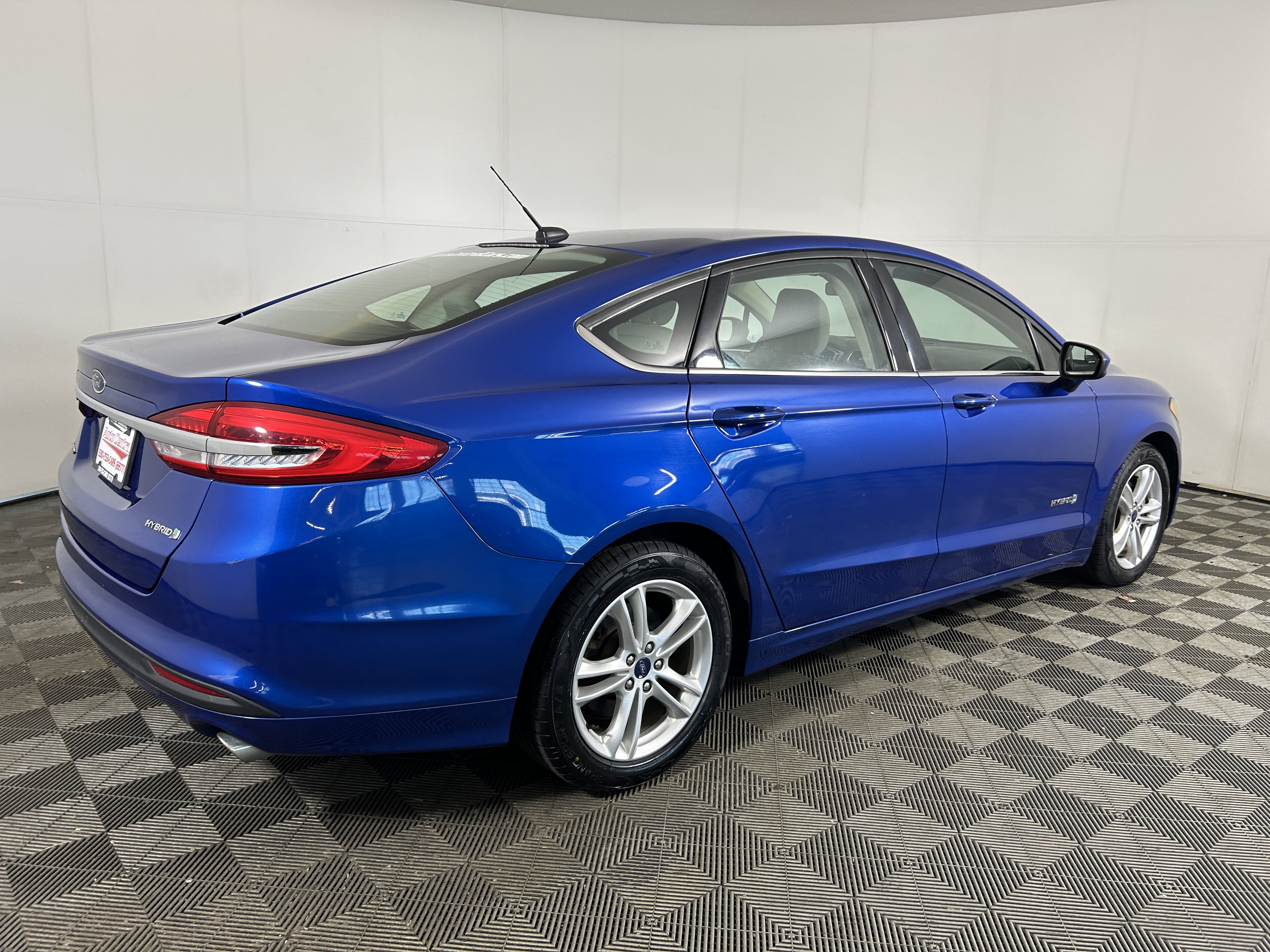 Used 2018 Ford Fusion S FWD image 4