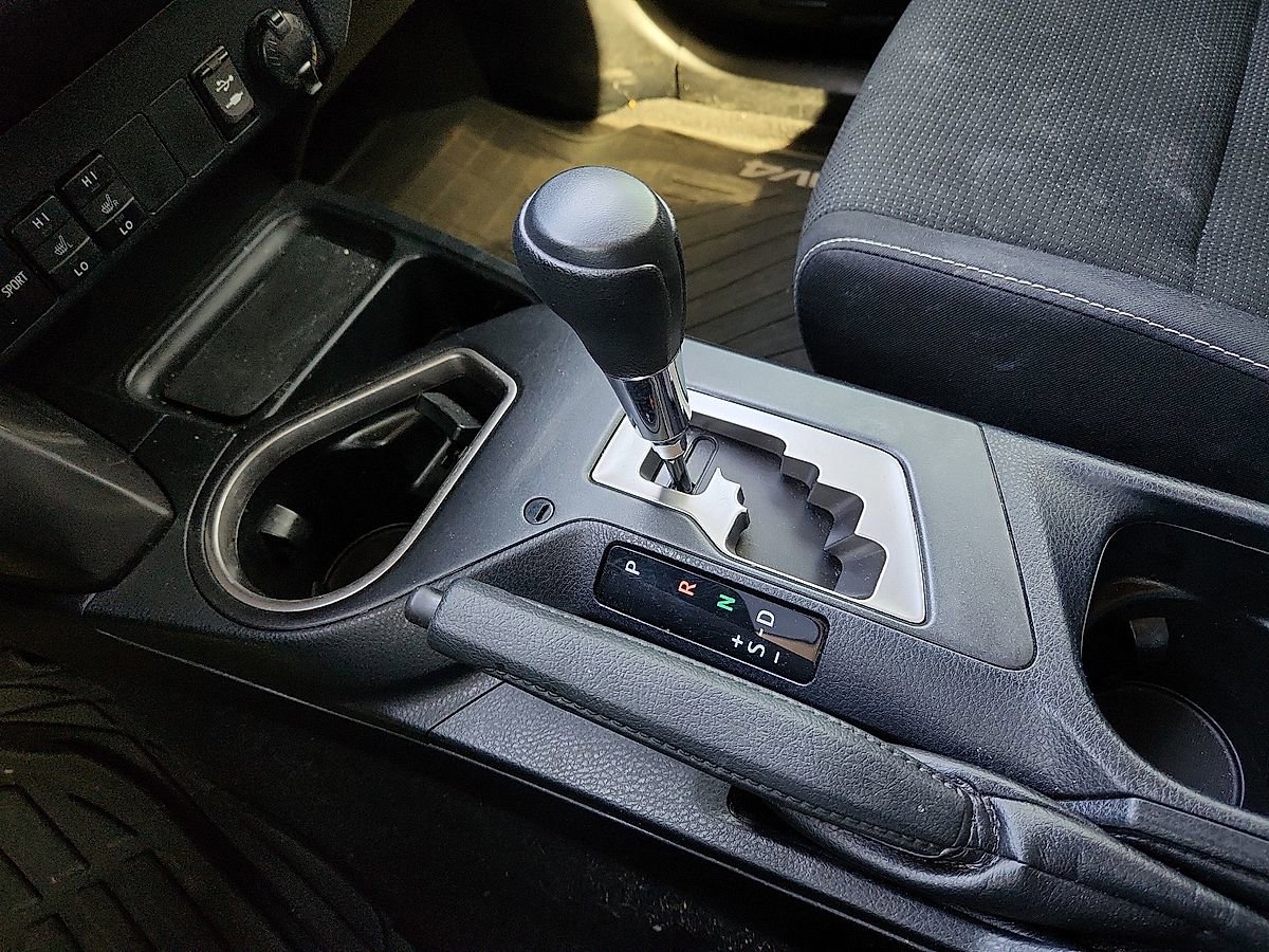 Used 2018 Toyota RAV4 XLE AWD/4WD image 12