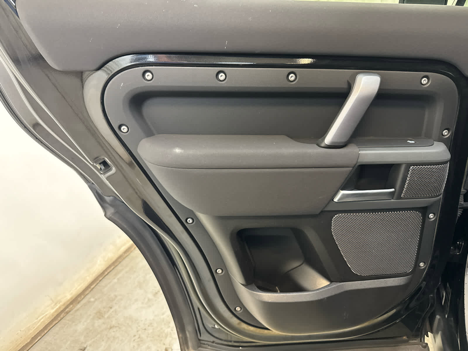 Used 2023 Land Rover Defender 110 X-Dynamic SE image 29