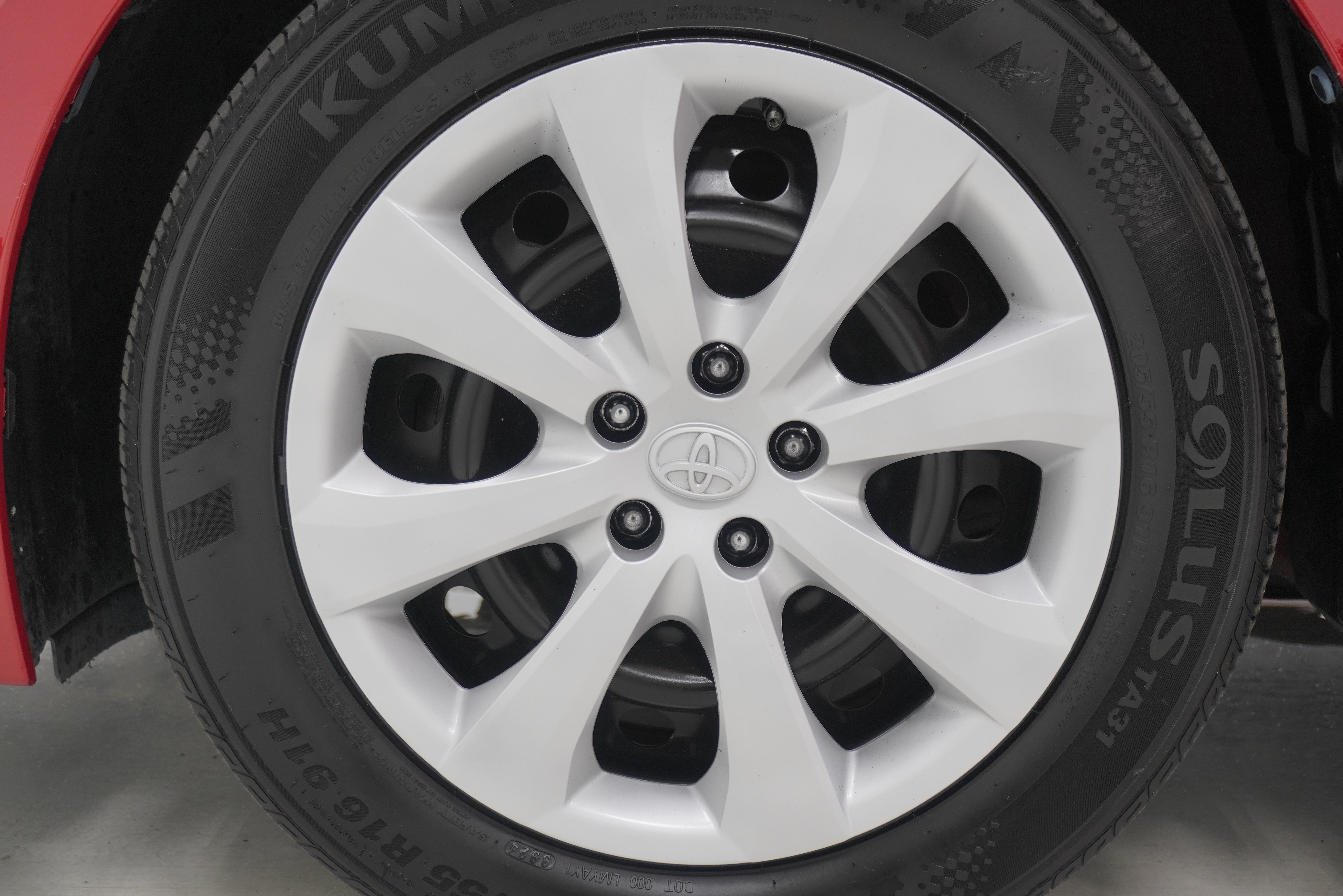 Used 2020 Toyota Corolla LE FWD image 23