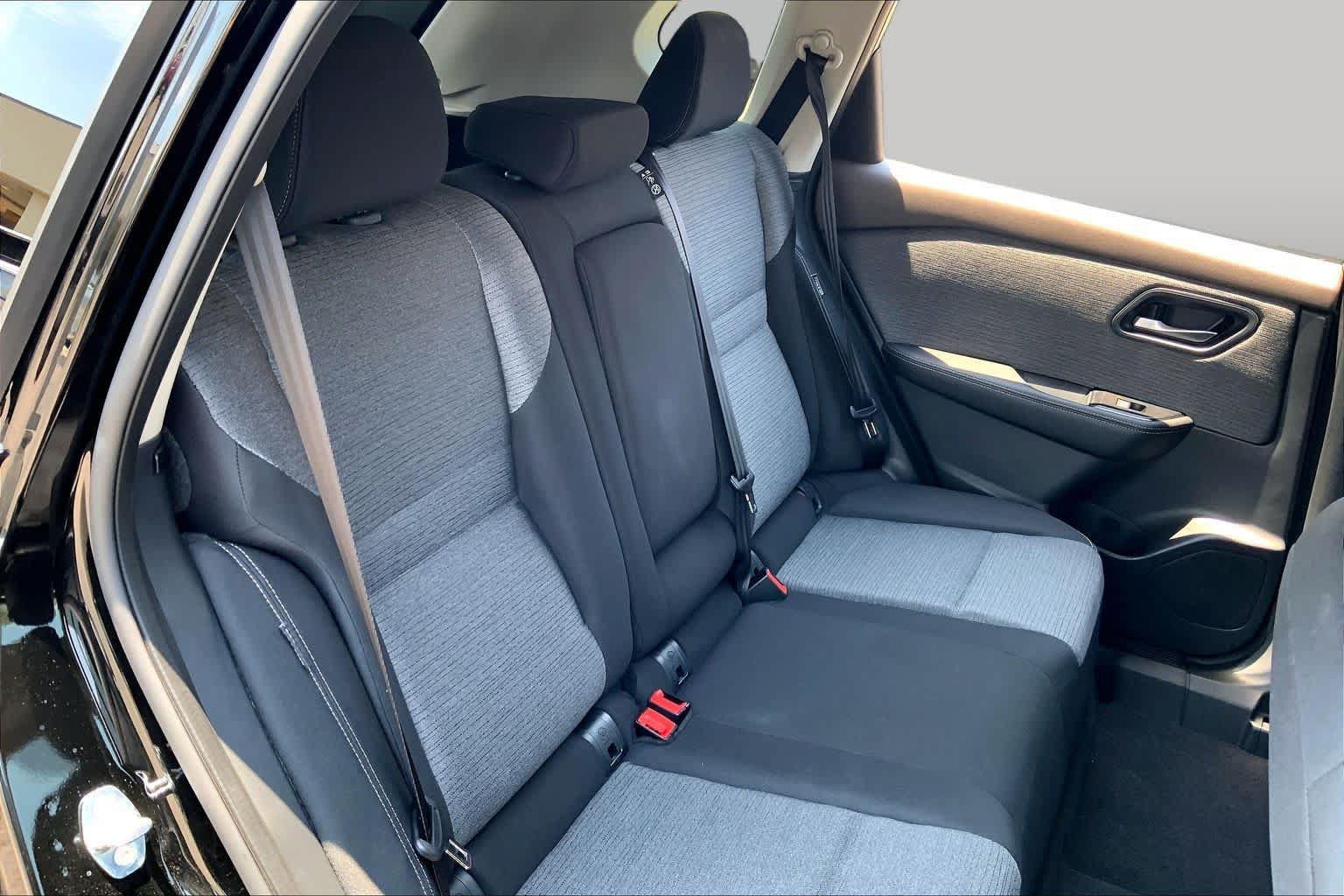 Used 2021 Nissan Rogue SV AWD/4WD image 19