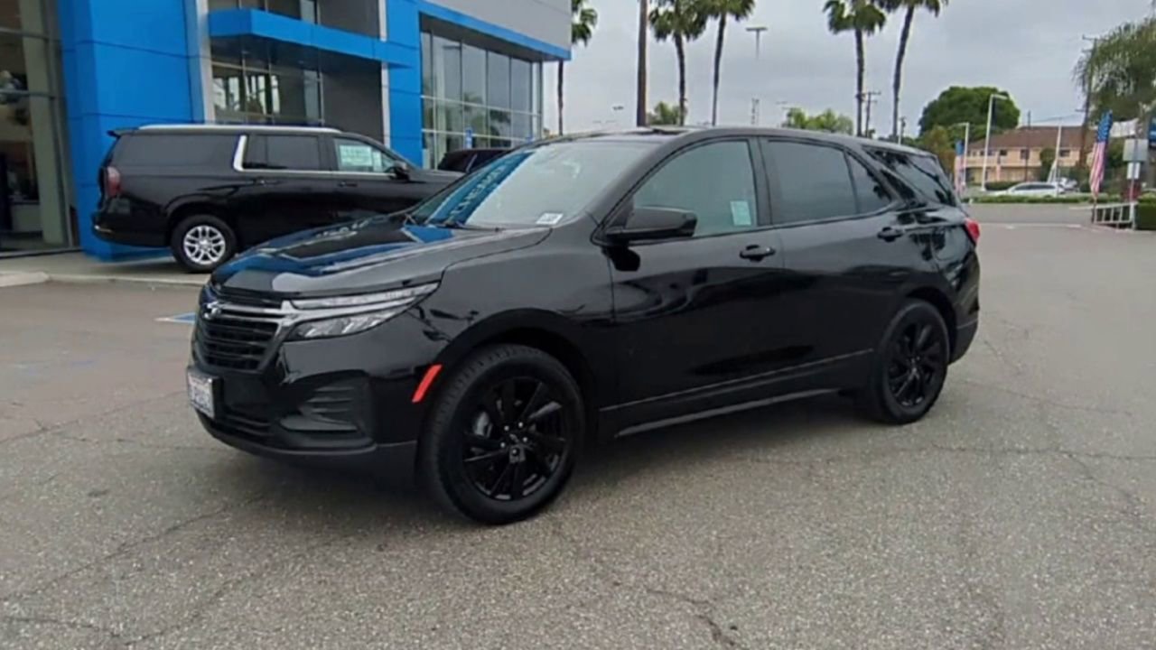 Certified 2024 Chevrolet Equinox LS w/ Midnight Edition image 4