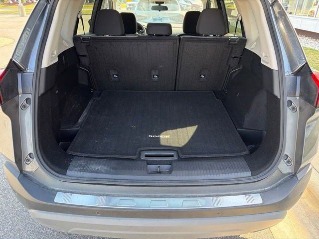 Used 2023 Nissan Rogue SV FWD image 21