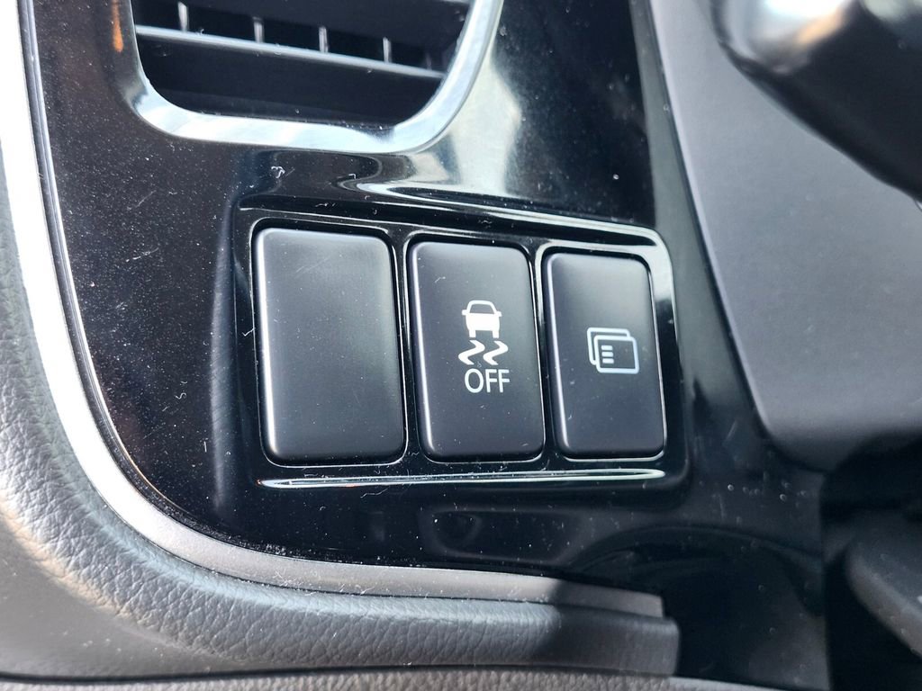 Used 2016 Mitsubishi Outlander AWD image 21