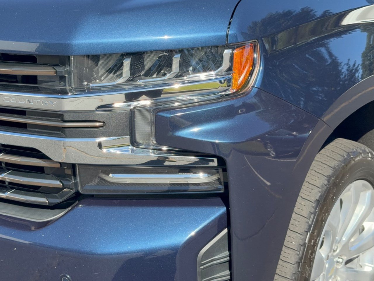 Used 2019 Chevrolet Silverado 1500 High Country w/ Technology Package AWD/4WD image 12
