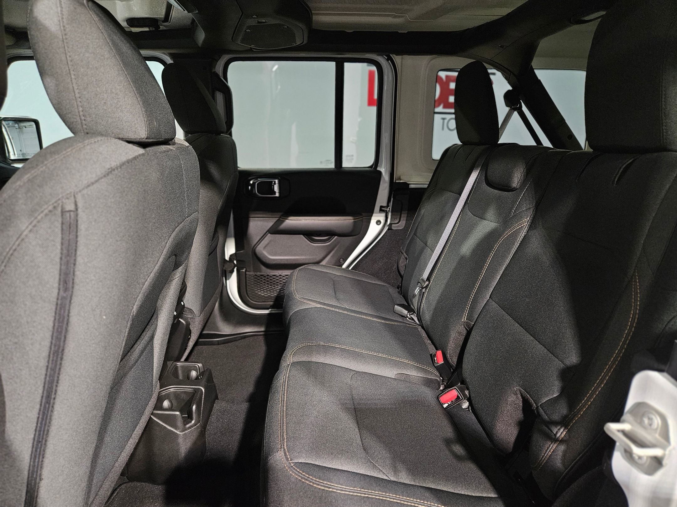 Used 2024 Jeep Wrangler Sahara image 34