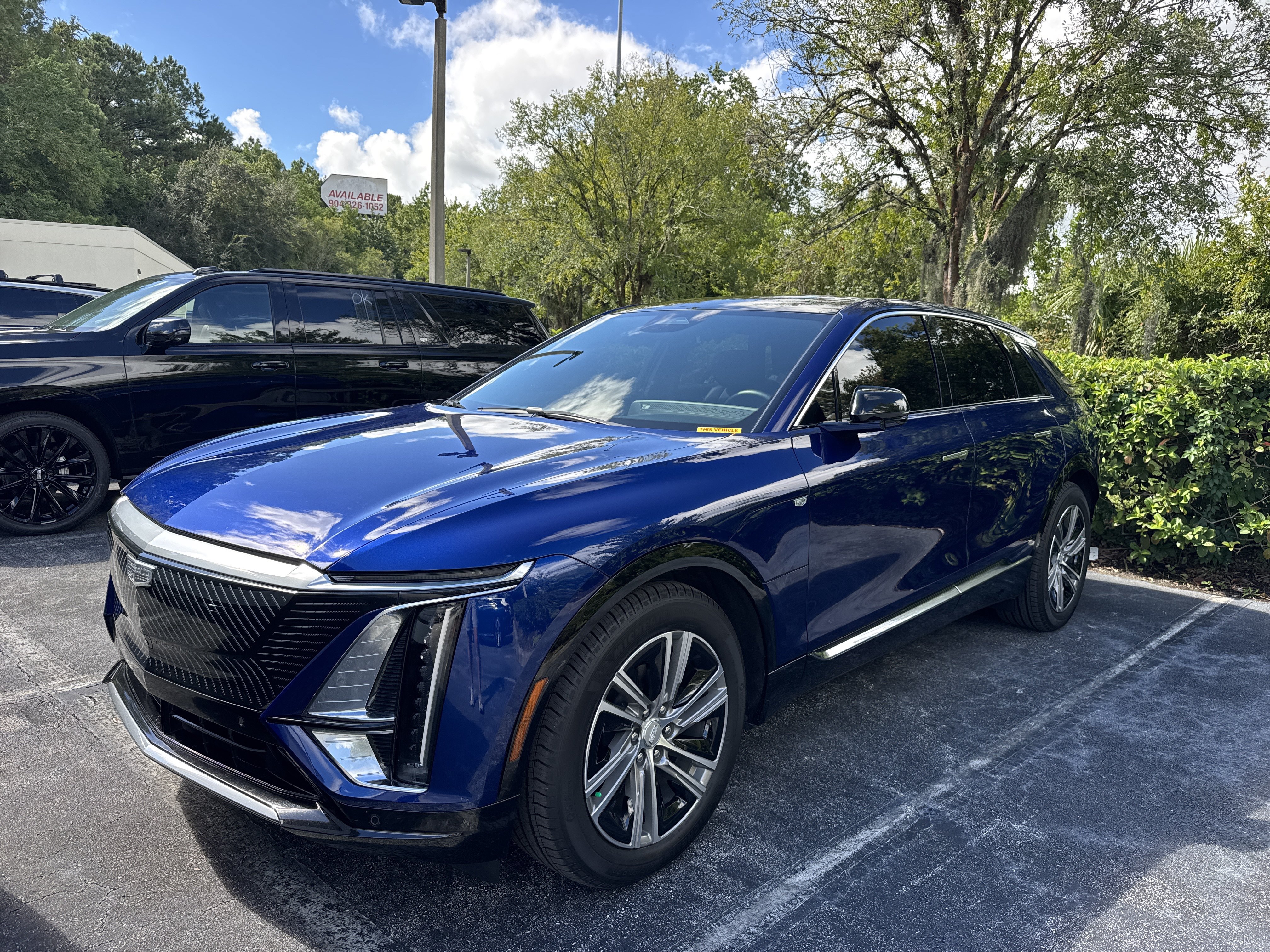 Used 2024 Cadillac Lyriq Luxury AWD/4WD image 1