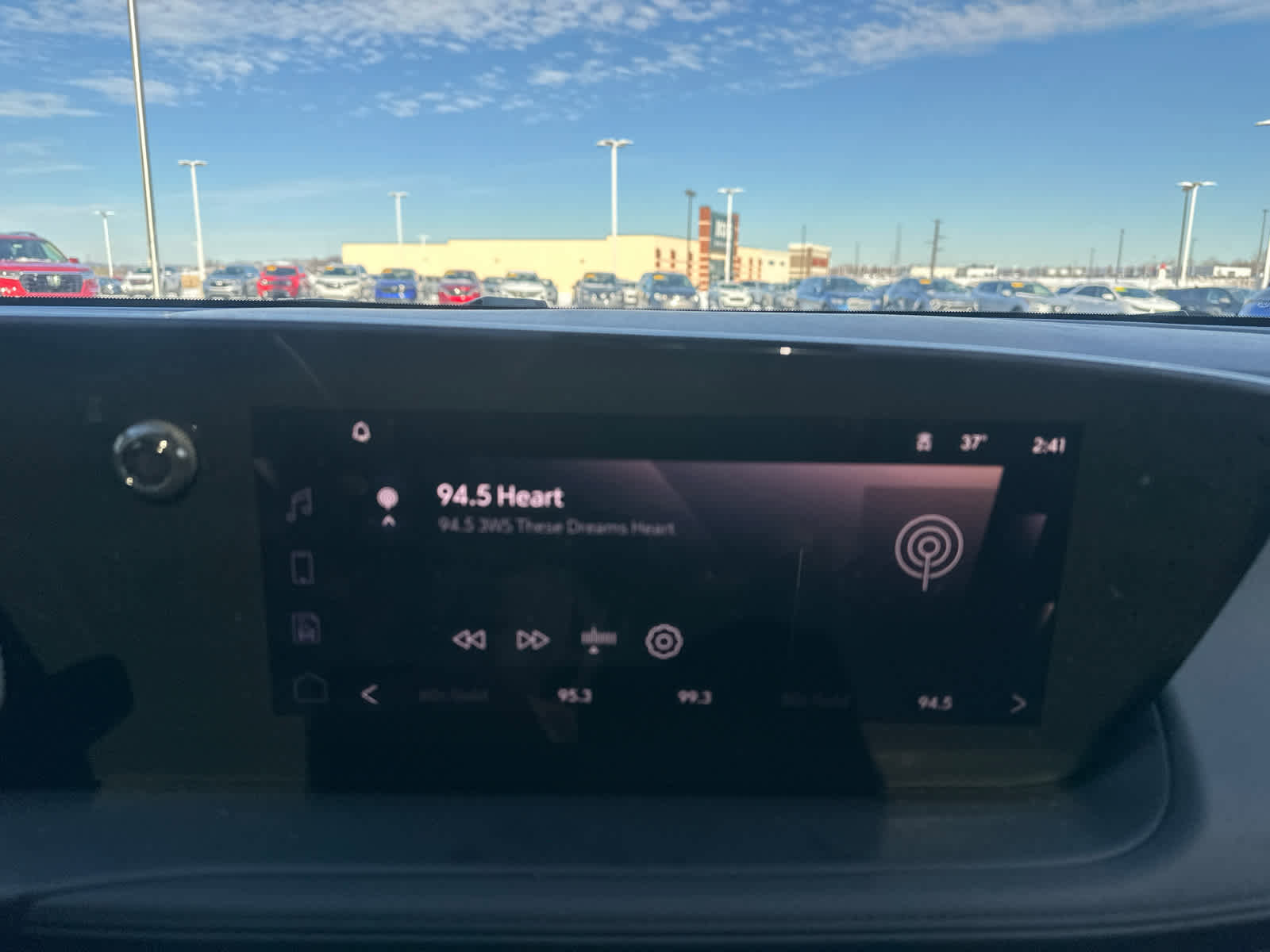 Used 2025 Buick Encore GX Avenir w/ Avenir Technology Package image 24