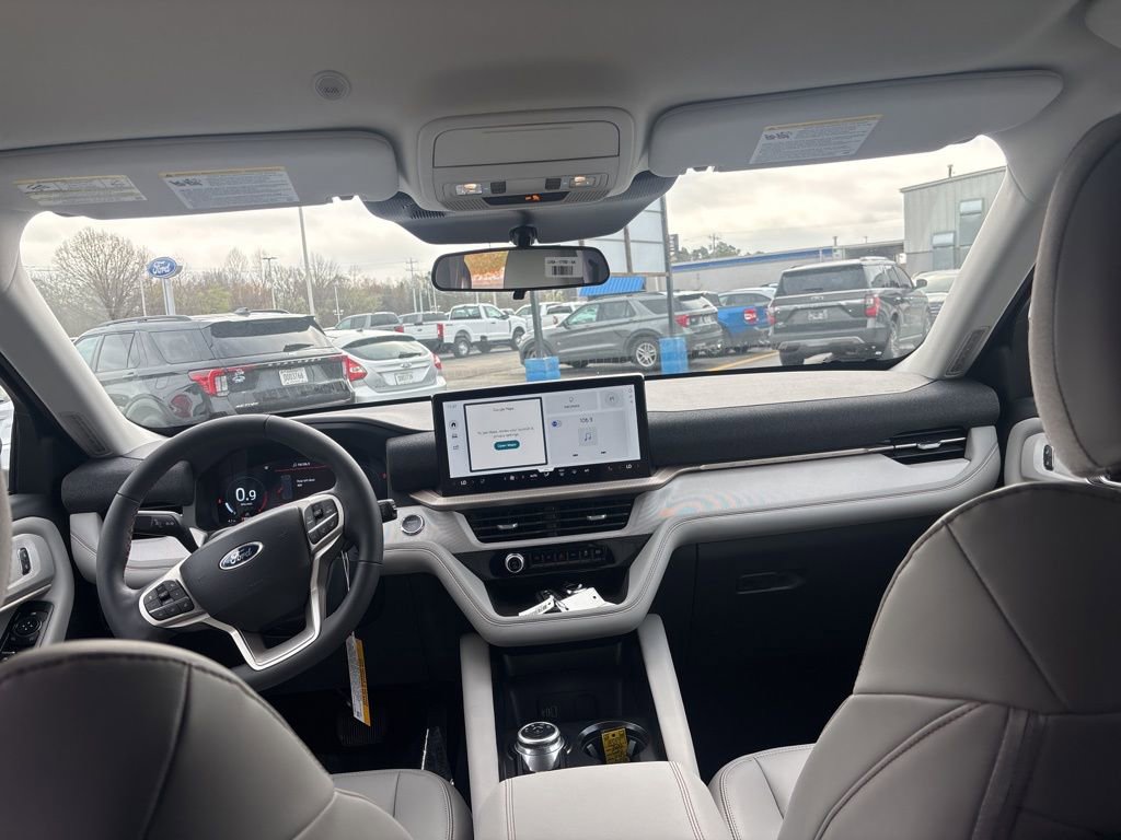 New 2026 Ford Explorer Active w/ Active Comfort Package image 24