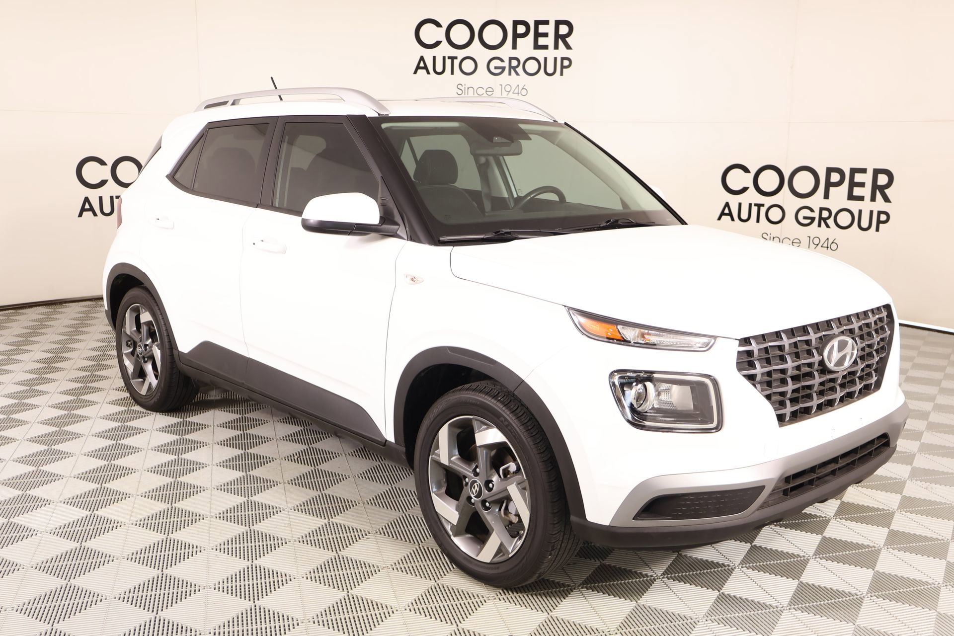 Used 2025 Hyundai Venue SEL FWD 360° Tour