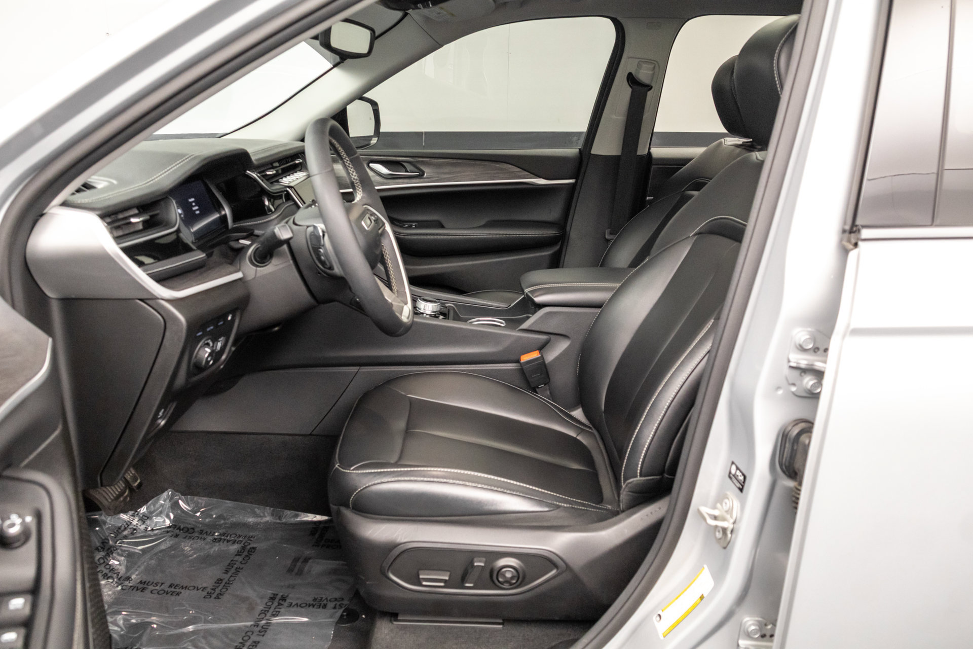 Used 2023 Jeep Grand Cherokee 4WD 4xe image 5