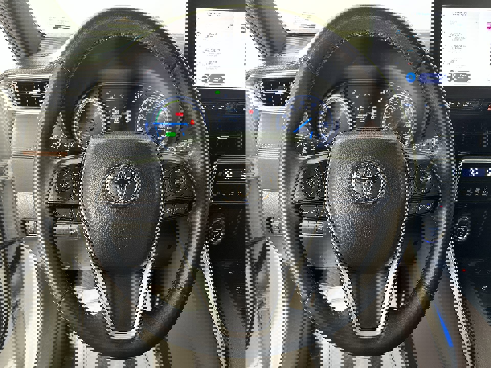 Used 2023 Toyota Venza Limited image 18