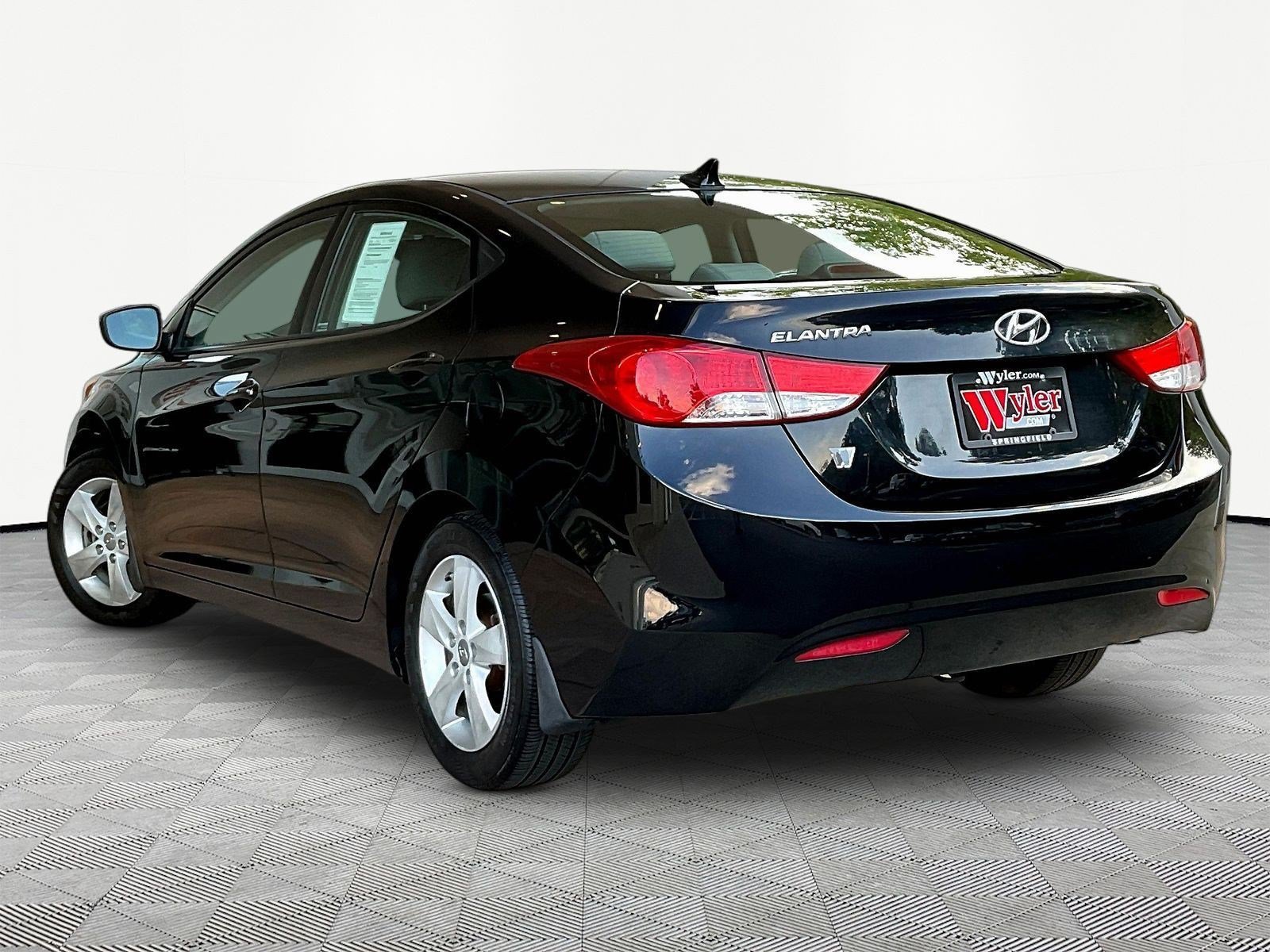 Used 2013 Hyundai Elantra GLS w/ Preferred Pkg FWD image 4