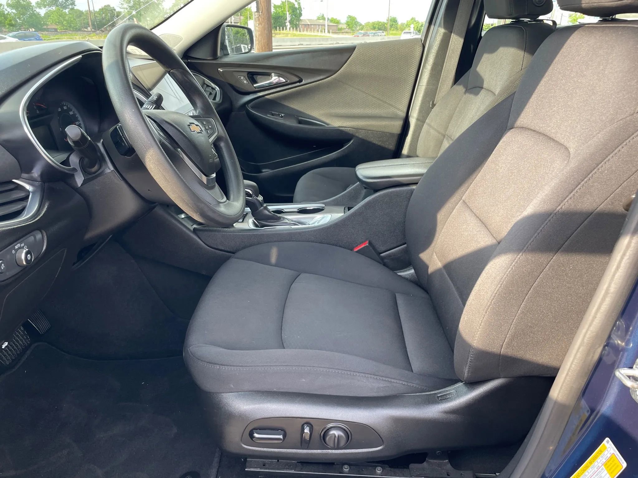 Used 2021 Chevrolet Malibu LT image 16