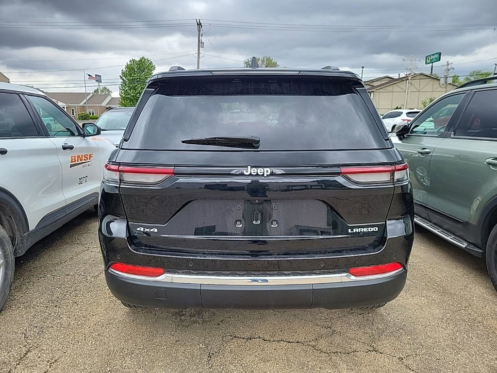Used 2024 Jeep Grand Cherokee Laredo X w/ Trailer Tow Package AWD/4WD image 3